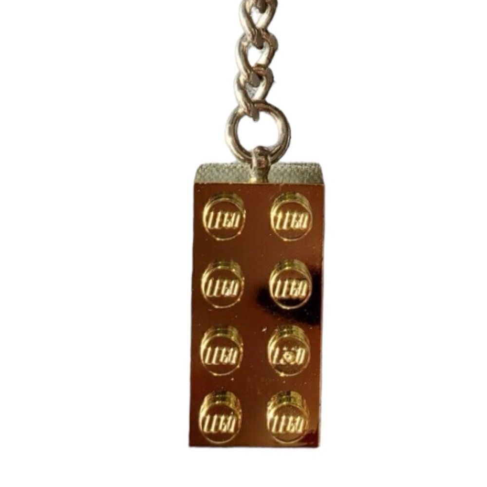 LEGO Classic 2 x 4 Brick Metallic Gold Keychain 850808 - Picture 3 of 6